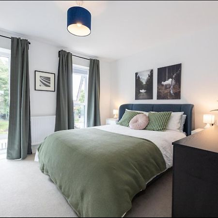 Elegance Retreat - 2 Bed Holiday Home With Parking 曼彻斯特 外观 照片