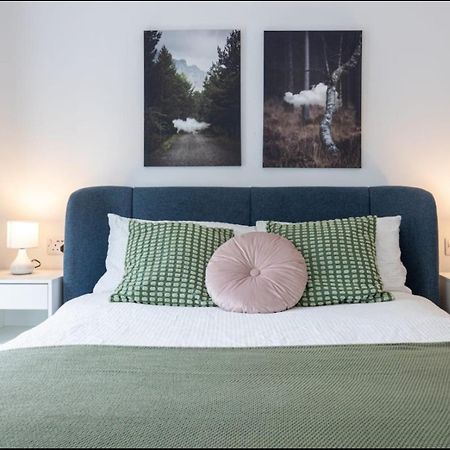 Elegance Retreat - 2 Bed Holiday Home With Parking 曼彻斯特 外观 照片