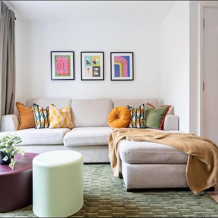 Elegance Retreat - 2 Bed Holiday Home With Parking 曼彻斯特 外观 照片