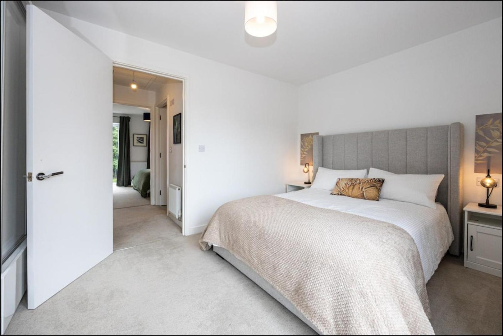 Elegance Retreat - 2 Bed Holiday Home With Parking 曼彻斯特 外观 照片