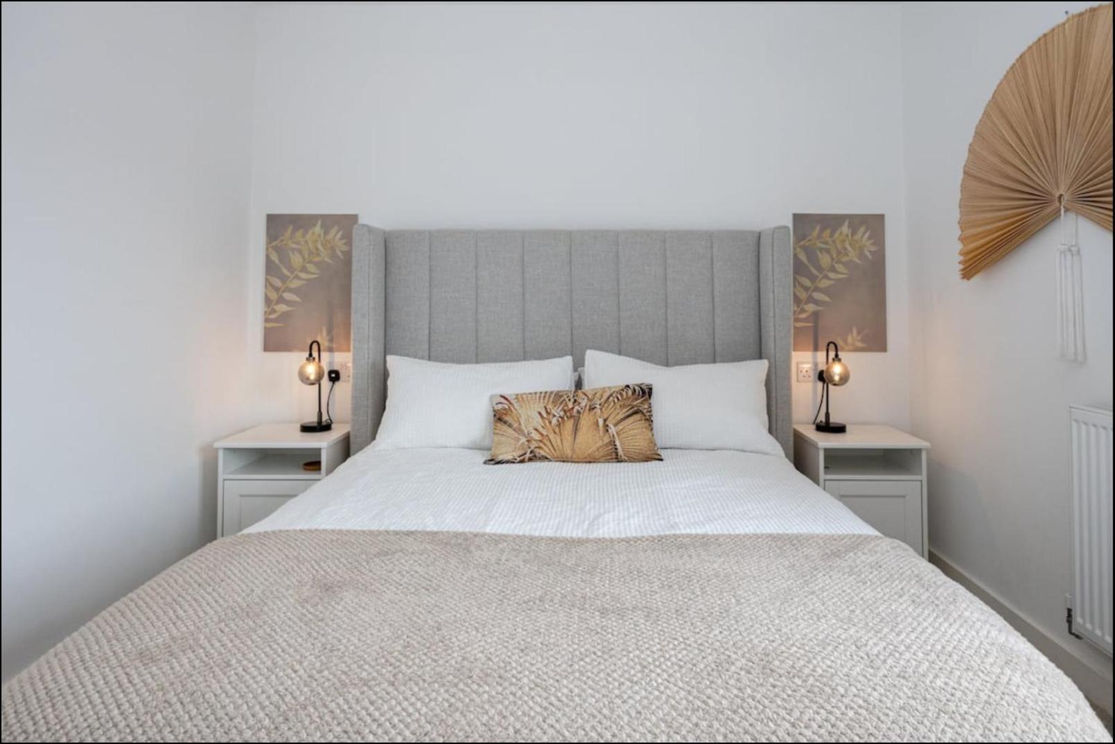 Elegance Retreat - 2 Bed Holiday Home With Parking 曼彻斯特 外观 照片