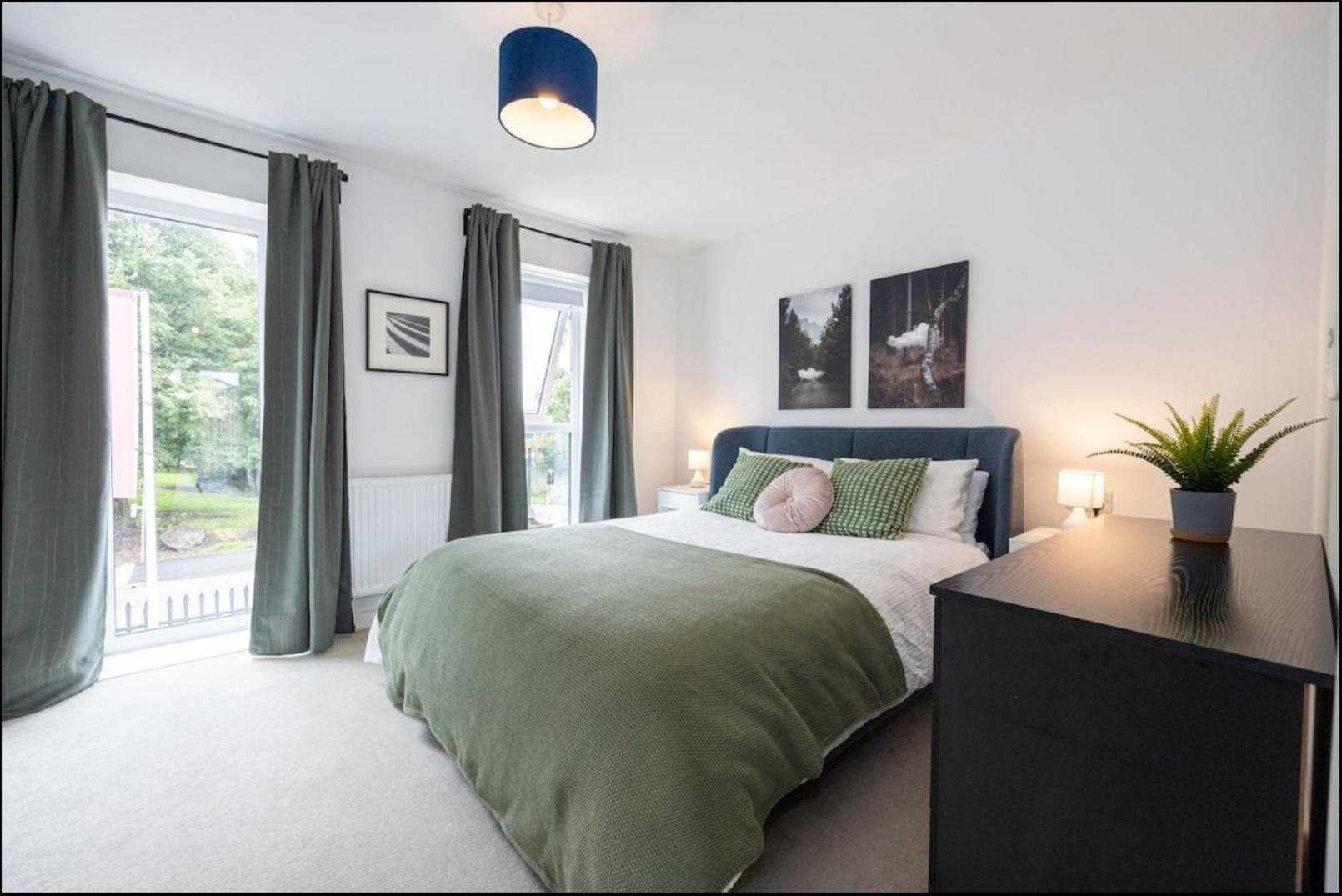 Elegance Retreat - 2 Bed Holiday Home With Parking 曼彻斯特 外观 照片