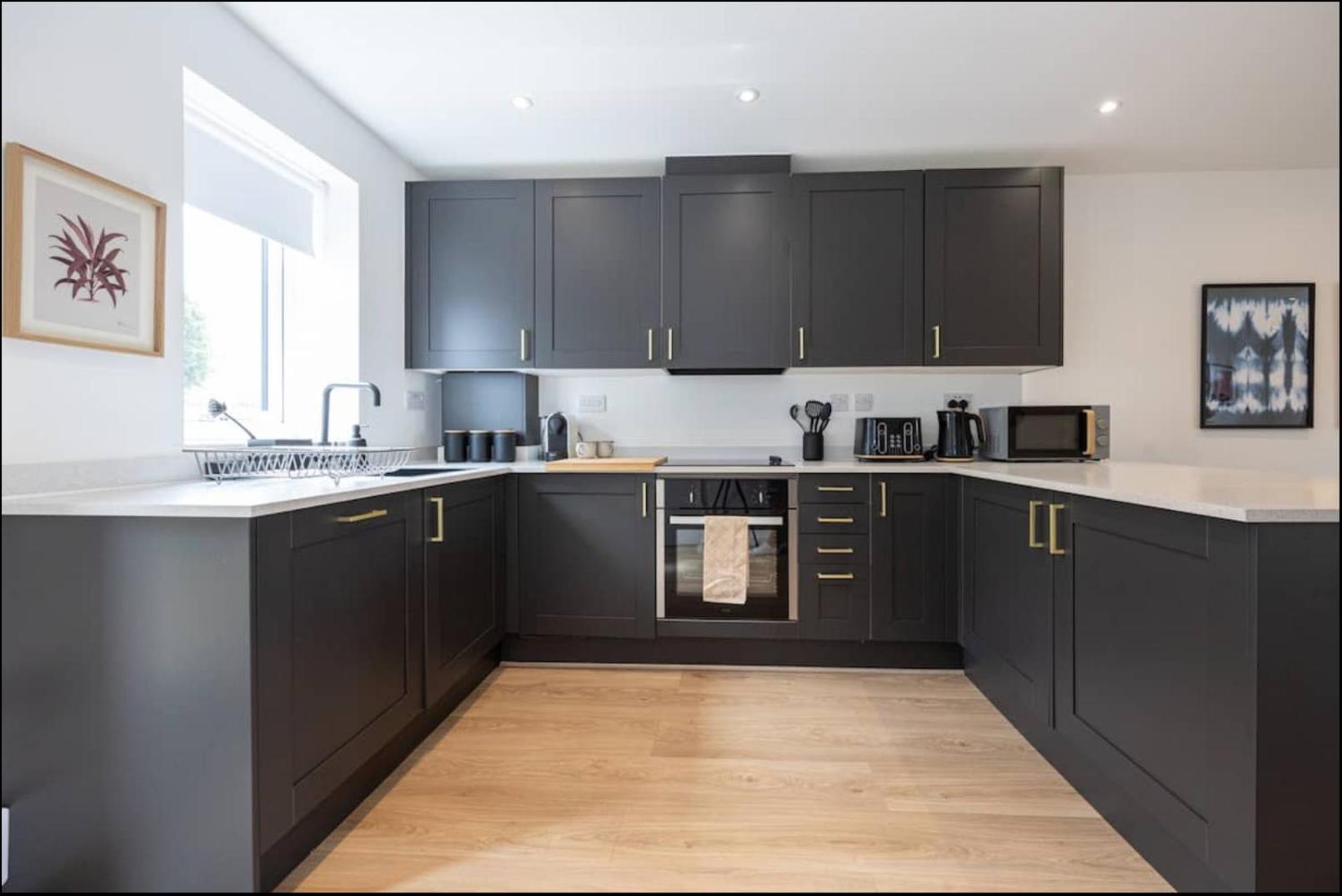 Elegance Retreat - 2 Bed Holiday Home With Parking 曼彻斯特 外观 照片