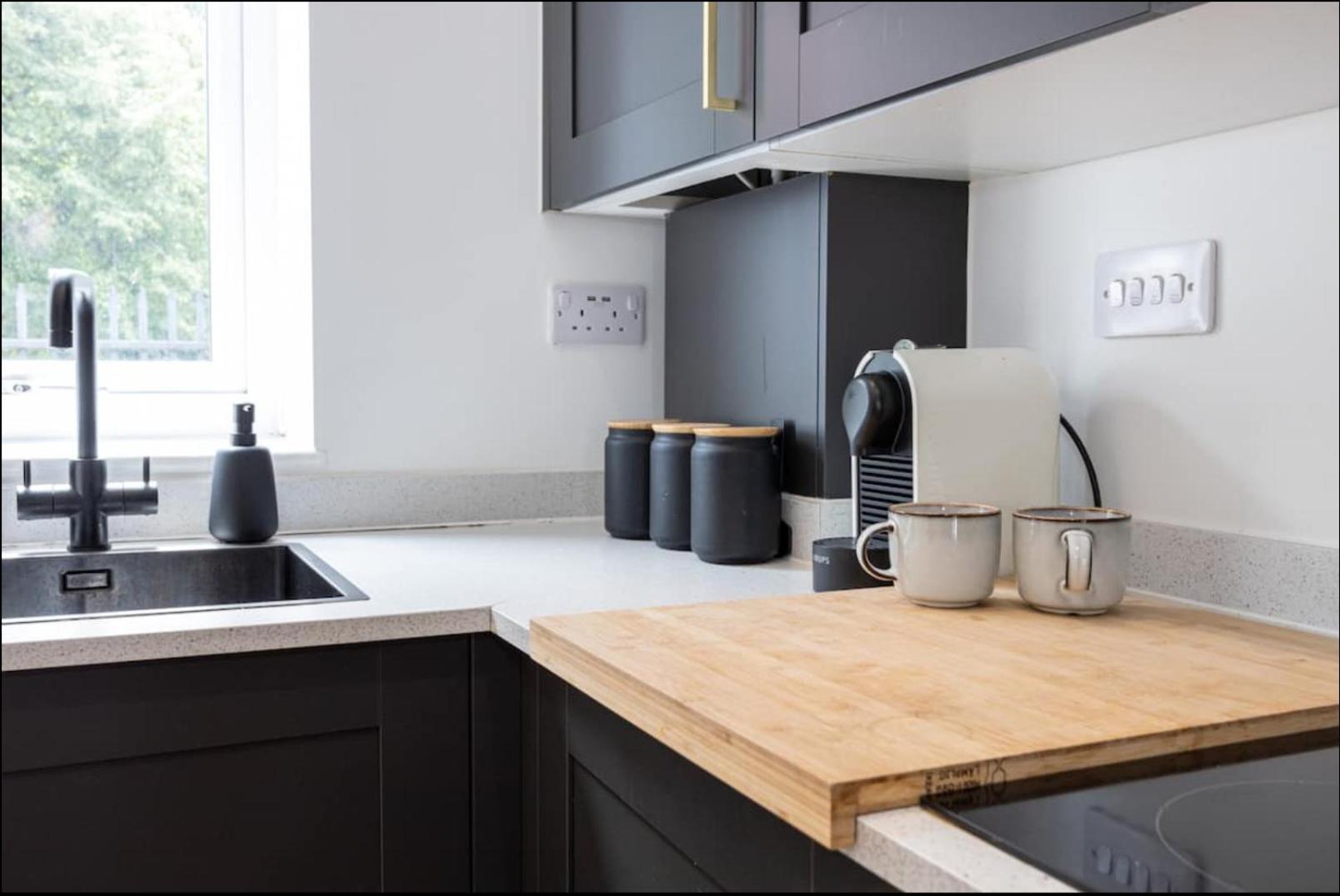 Elegance Retreat - 2 Bed Holiday Home With Parking 曼彻斯特 外观 照片