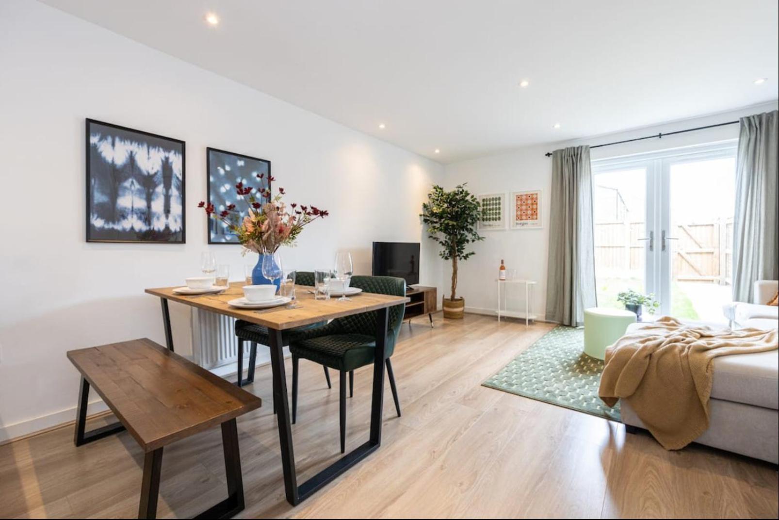 Elegance Retreat - 2 Bed Holiday Home With Parking 曼彻斯特 外观 照片
