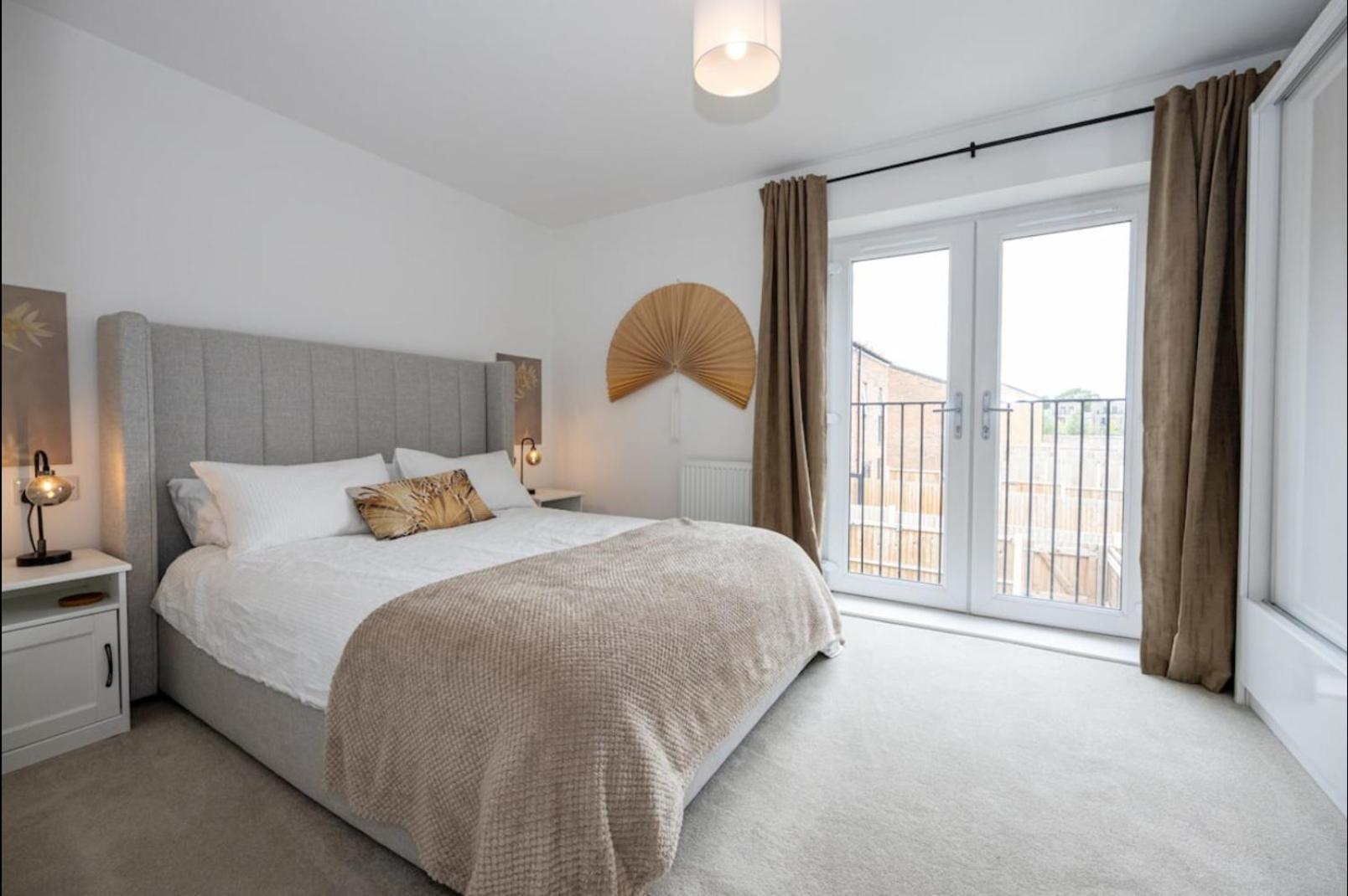 Elegance Retreat - 2 Bed Holiday Home With Parking 曼彻斯特 外观 照片